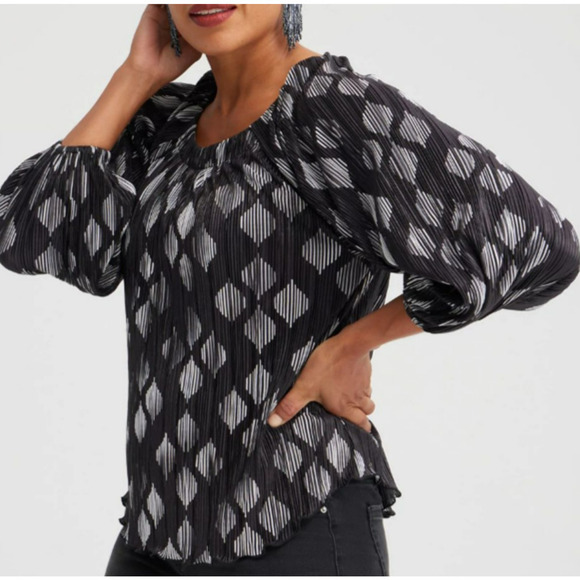 Chico's Tops - Chico's Diamond Foil Crinkle Tee Size Large / 2 Black White Geometric Plisse Top